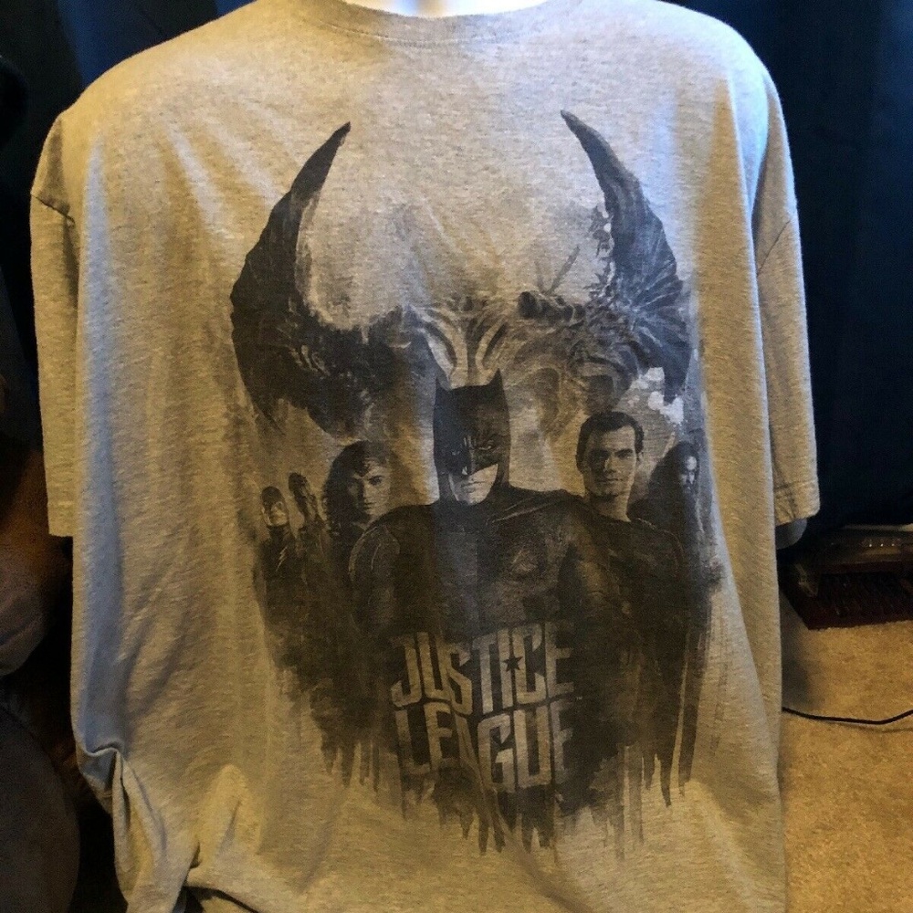 Pre-Owned Grey Justice League 5XLB Tee Shirt